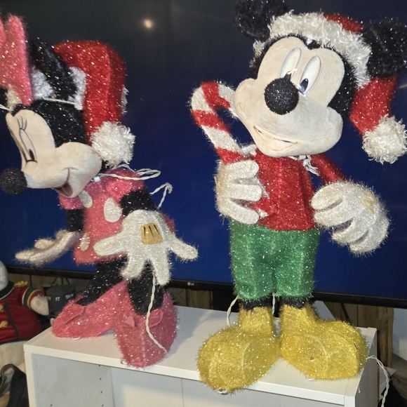 Disney Mickey and Minnie Holiday Decor - Great Lawn Art...